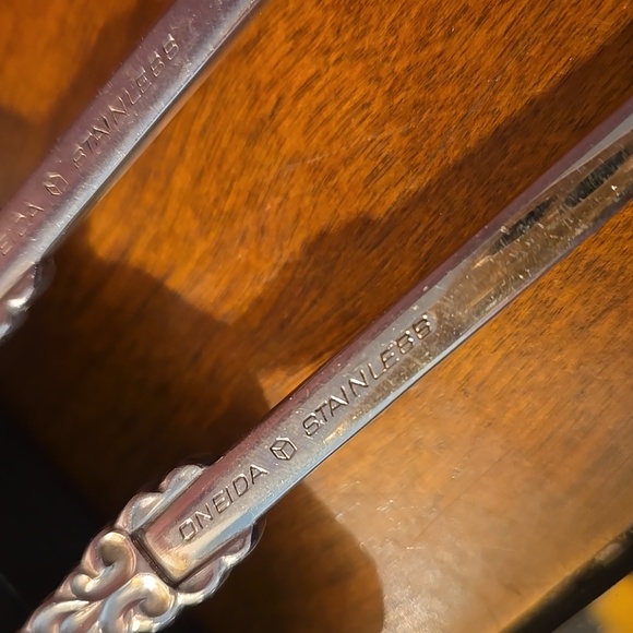 Oneida Rembrandt Set Of 2 Dinner Forks  Heirloom Stainless USA - Picture 3 of 4